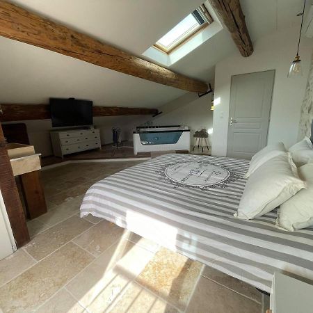 Appartement De Charme Sud Luberon Classe 4 Etoiles Puyvert Bagian luar foto